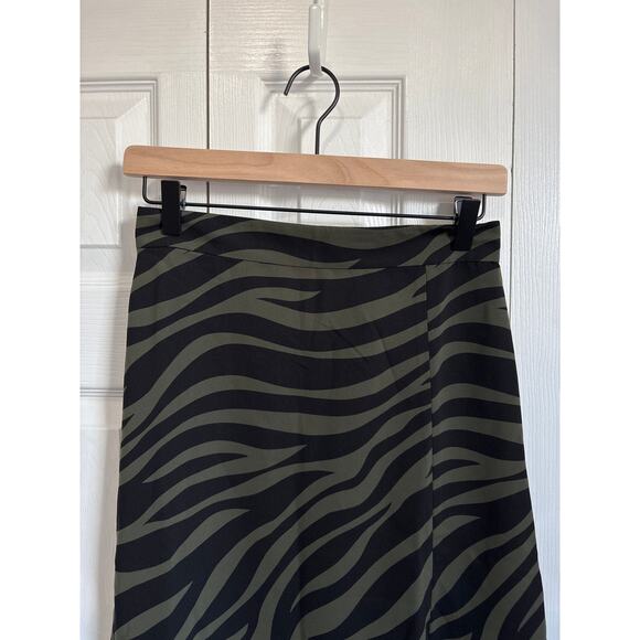 Ann Taylor NWT Tiger Print Green and Black A-Line Side Slit Skirt Size 00P - Picture 3 of 9
